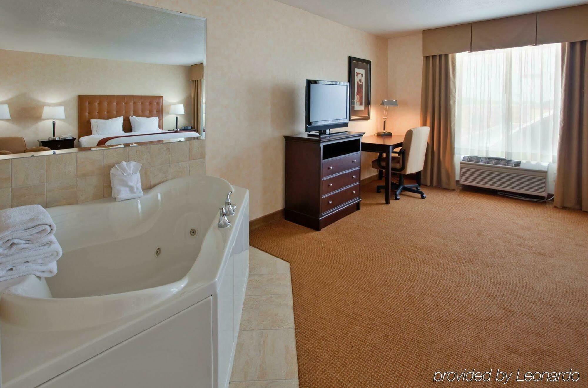 Holiday Inn Express Lawrence By Ihg Luaran gambar